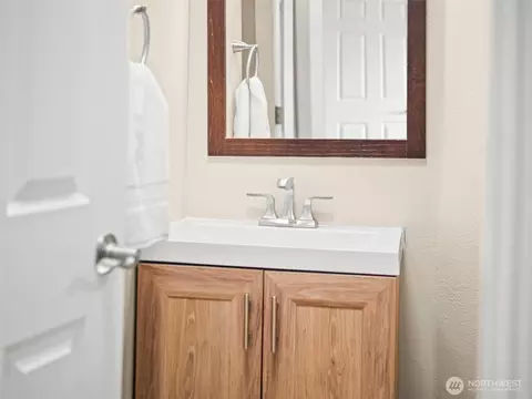 Bath - 535 Blanchat Ct, Enumclaw, WA 98022 photo 5 of 5