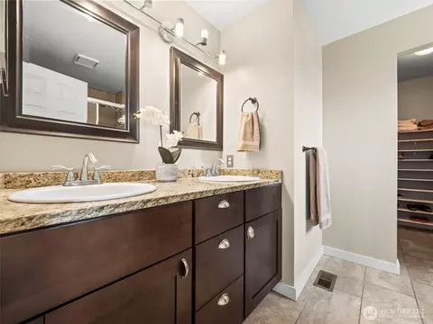 Bath - 535 Blanchat Ct, Enumclaw, WA 98022 photo 3 of 5