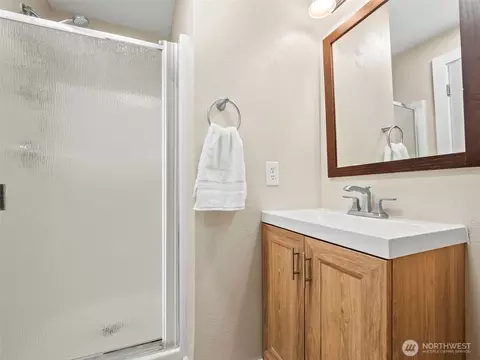 Bath - 535 Blanchat Ct, Enumclaw, WA 98022 photo 1 of 5