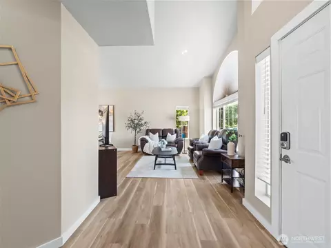 Entry Way - 535 Blanchat Ct, Enumclaw, WA 98022 photo 3 of 3