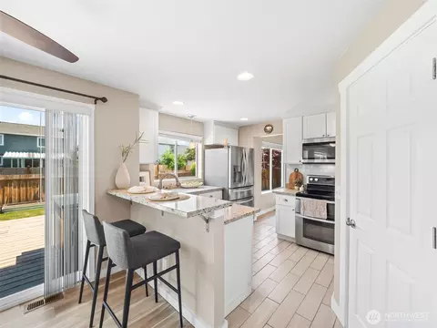 Kitchen - 535 Blanchat Ct, Enumclaw, WA 98022 photo 1 of 5