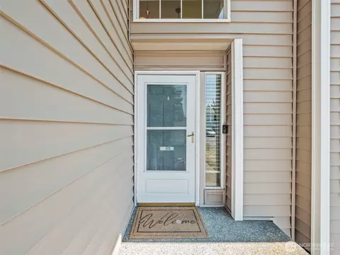 Entry Way - 535 Blanchat Ct, Enumclaw, WA 98022 photo 1 of 3