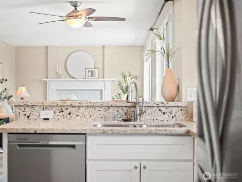Kitchen - 535 Blanchat Ct, Enumclaw, WA 98022 photo 5 of 5
