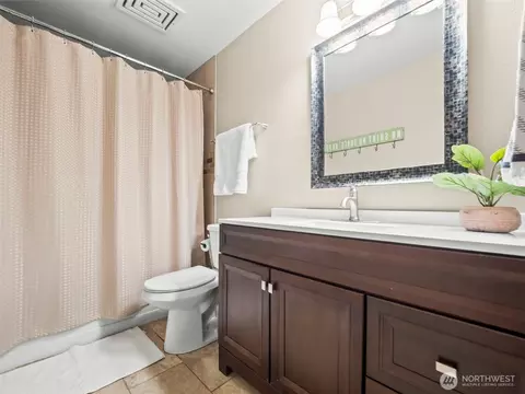 Bath - 535 Blanchat Ct, Enumclaw, WA 98022 photo 2 of 5