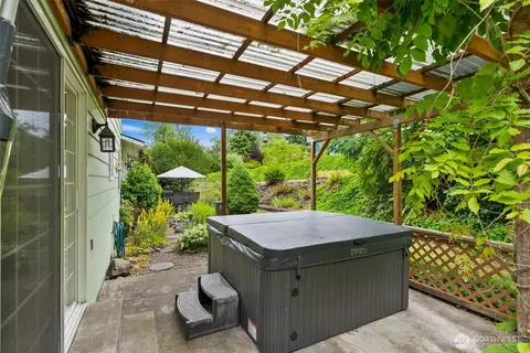 Exterior - 127 Springbrook Dr, Chehalis, WA 98532 photo 6 of 11