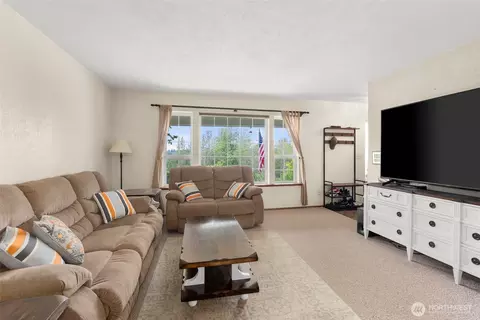 Living - 127 Springbrook Dr, Chehalis, WA 98532 photo 1 of 2