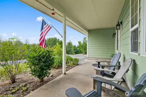 Exterior - 127 Springbrook Dr, Chehalis, WA 98532 photo 4 of 11