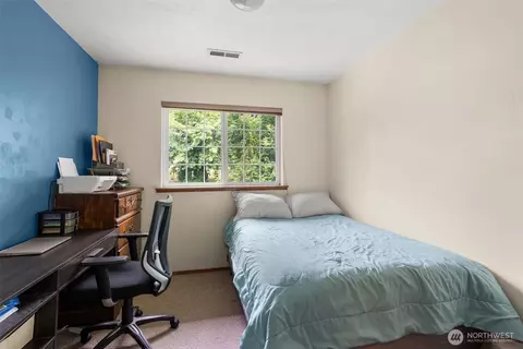 Bedroom - 127 Springbrook Dr, Chehalis, WA 98532 photo 2 of 4