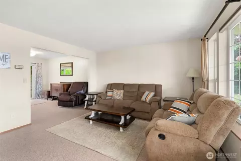 Living - 127 Springbrook Dr, Chehalis, WA 98532 photo 2 of 2