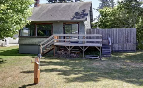 1003 41st Pl, Seaview, WA 98644