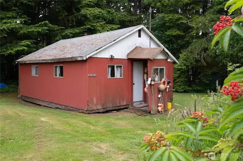 74 Elma St, Copalis Beach, WA 98535