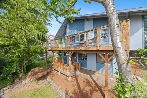 606 N State St, Bellingham, WA 98225