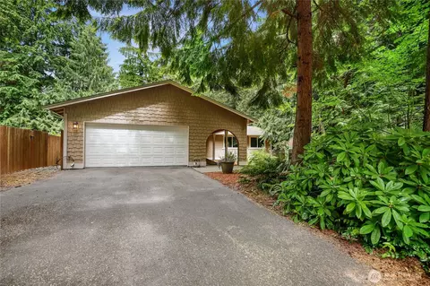 8200 NE View Ridge Ln, Poulsbo, WA 98370
