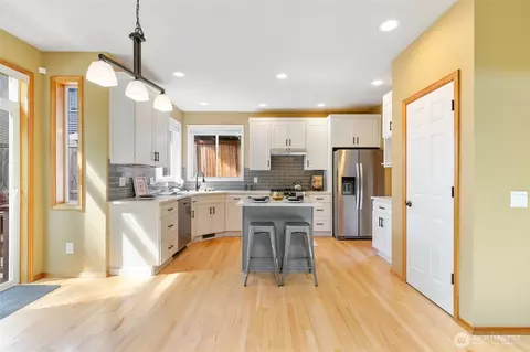 Kitchen - 18328 10th Dr SE, Bothell, WA 98012 photo 2 of 3