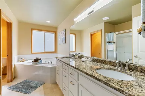Bath - 18328 10th Dr SE, Bothell, WA 98012 photo 2 of 5