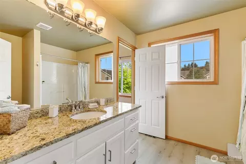 Bath - 18328 10th Dr SE, Bothell, WA 98012 photo 5 of 5