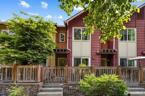 143 Sky Ridge Rd NW #102, Issaquah, WA 98027