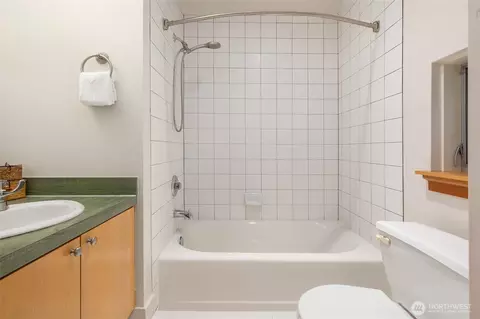 Bath - 10606 NE 155th Pl, Bothell, WA 98011 photo 5 of 5