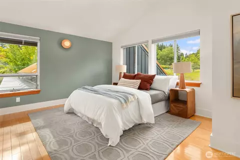 Bedroom - 10606 NE 155th Pl, Bothell, WA 98011 photo 6 of 8