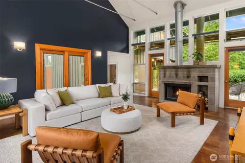 Living - 10606 NE 155th Pl, Bothell, WA 98011 photo 2 of 4
