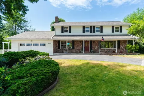 1175 SW Lopez Dr, Oak Harbor, WA 98277