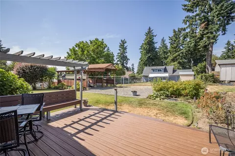 Exterior - 1023 E Maple St, Kent, WA 98030 photo 3 of 8