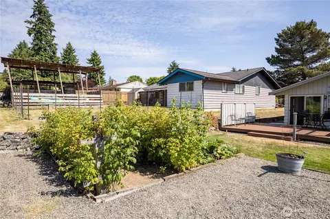 Exterior - 1023 E Maple St, Kent, WA 98030 photo 7 of 8