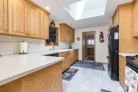 Kitchen - 1023 E Maple St, Kent, WA 98030 photo 2 of 4