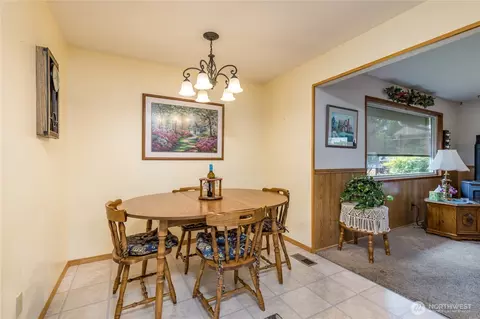 Dining - 1023 E Maple St, Kent, WA 98030 photo 1 of 1