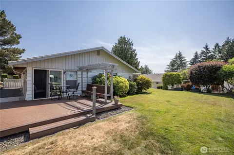 Exterior - 1023 E Maple St, Kent, WA 98030 photo 5 of 8