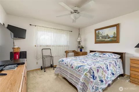 Bedroom - 1023 E Maple St, Kent, WA 98030 photo 1 of 2