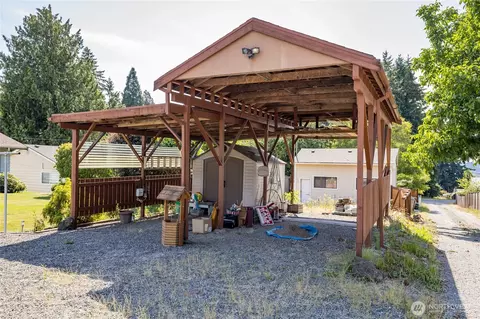 Exterior - 1023 E Maple St, Kent, WA 98030 photo 8 of 8