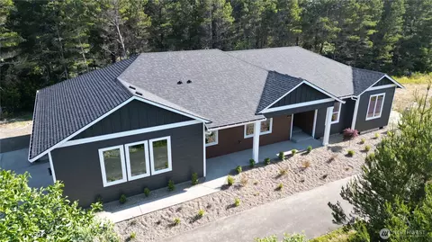 701 Shoreview Dr N, Long Beach, WA 98631
