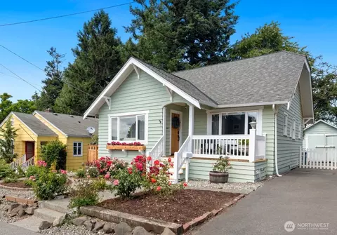 4106 SW Kenyon St, Seattle, WA 98136