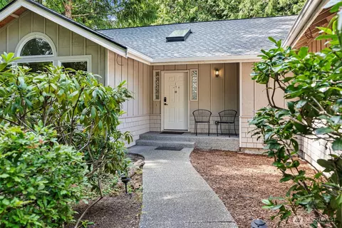 43 Clipper Ln, Port Ludlow, WA 98365