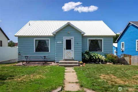306 S Cedar St, Omak, WA 98841