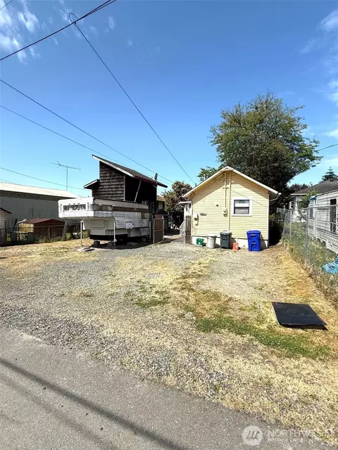 Exterior - 2521 Walnut St, Everett, WA 98201 photo 4 of 5