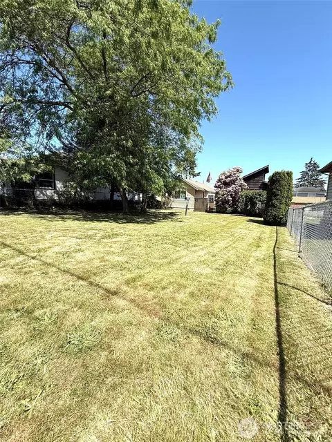 Exterior - 2521 Walnut St, Everett, WA 98201 photo 3 of 5