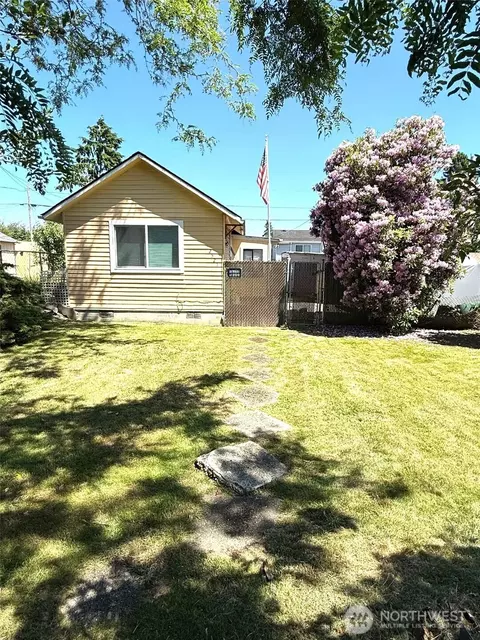 2521 Walnut St, Everett, WA 98201