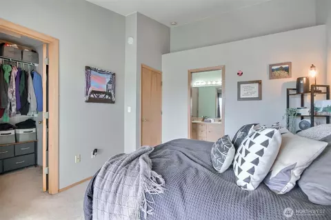 Bedroom - 1450 Mountain View Dr, Enumclaw, WA 98022 photo 3 of 4