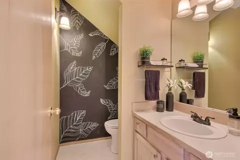 Bath - 1450 Mountain View Dr, Enumclaw, WA 98022 photo 1 of 2