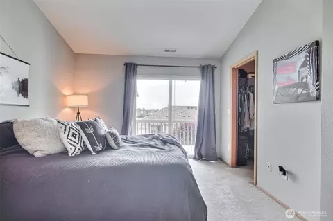 Bedroom - 1450 Mountain View Dr, Enumclaw, WA 98022 photo 2 of 4