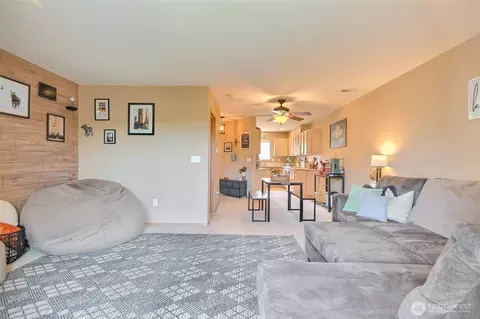 Living - 1450 Mountain View Dr, Enumclaw, WA 98022 photo 3 of 3