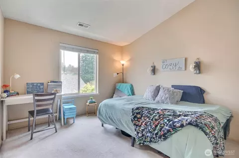 Bedroom - 1450 Mountain View Dr, Enumclaw, WA 98022 photo 4 of 4