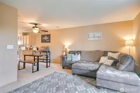 Living - 1450 Mountain View Dr, Enumclaw, WA 98022 photo 2 of 3