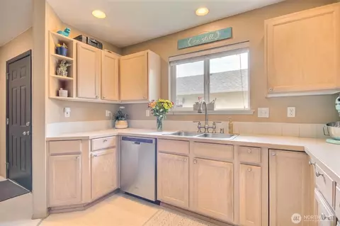 Kitchen - 1450 Mountain View Dr, Enumclaw, WA 98022 photo 1 of 3