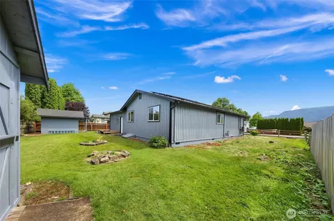 Exterior - 304 Blair Dr, Everson, WA 98247 photo 2 of 3