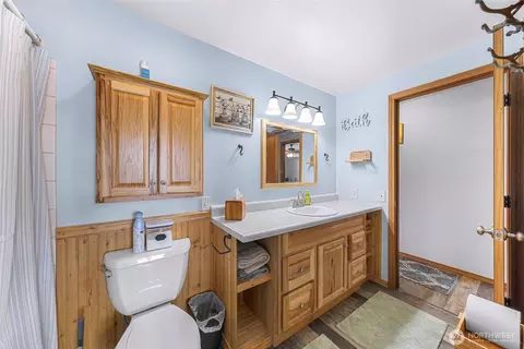 Bath - 304 Blair Dr, Everson, WA 98247 photo 1 of 2