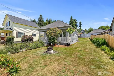 1211 Larch St, Raymond, WA 98577