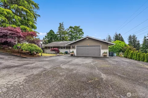 755 Elm St, Raymond, WA 98577